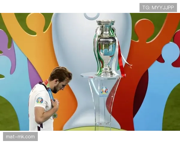 凯恩关键进球助英格兰强势晋级欧洲杯，表现引发热议