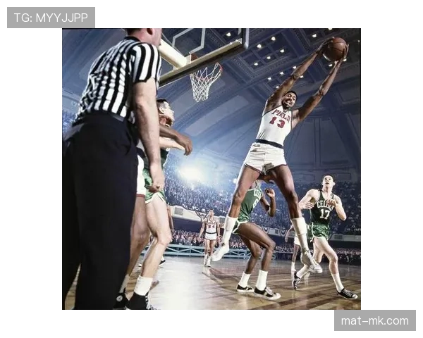 张伯伦单打拉开内线优势，统治篮板和得分结构显著领先传统巨头