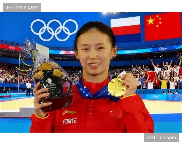 陈芋汐跳水归跳水，回家连薯片袋子都舔干净